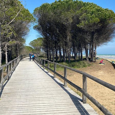 Amazing Villa With Private Garden In Bibione Luaran gambar