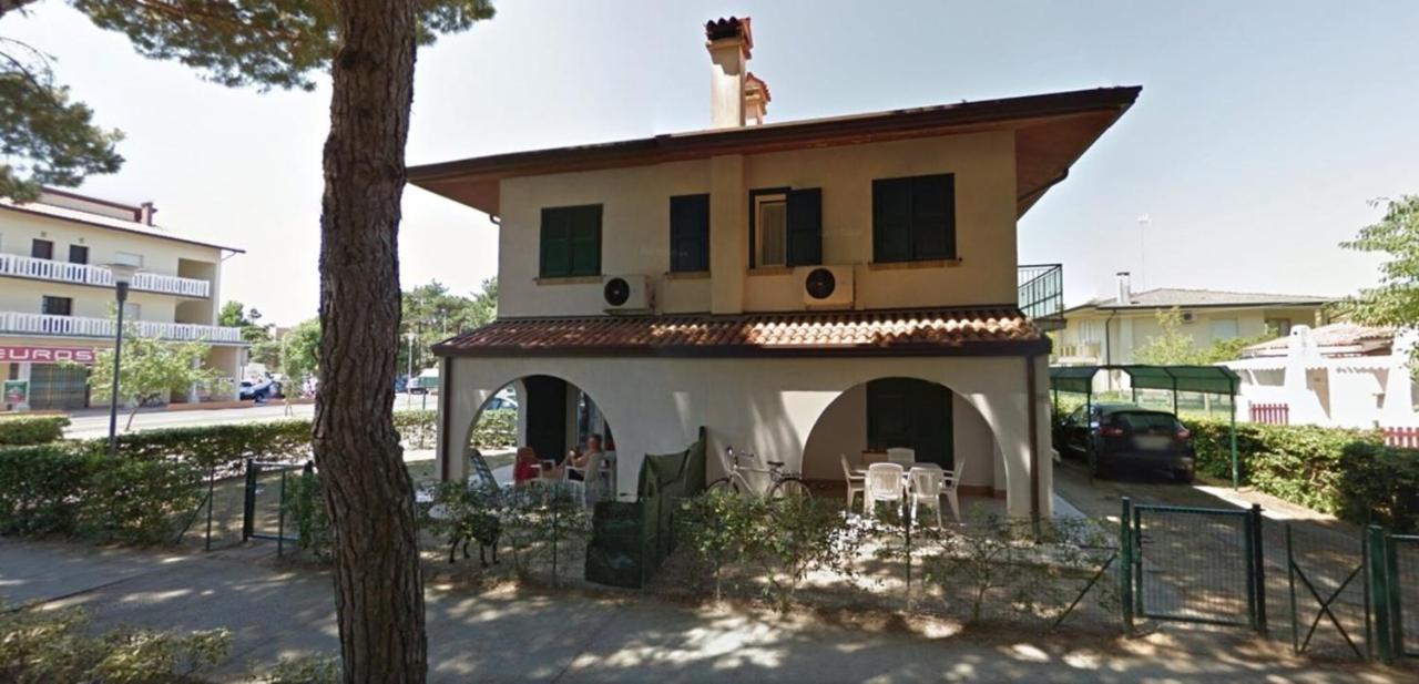 Amazing Villa With Private Garden In Bibione Luaran gambar