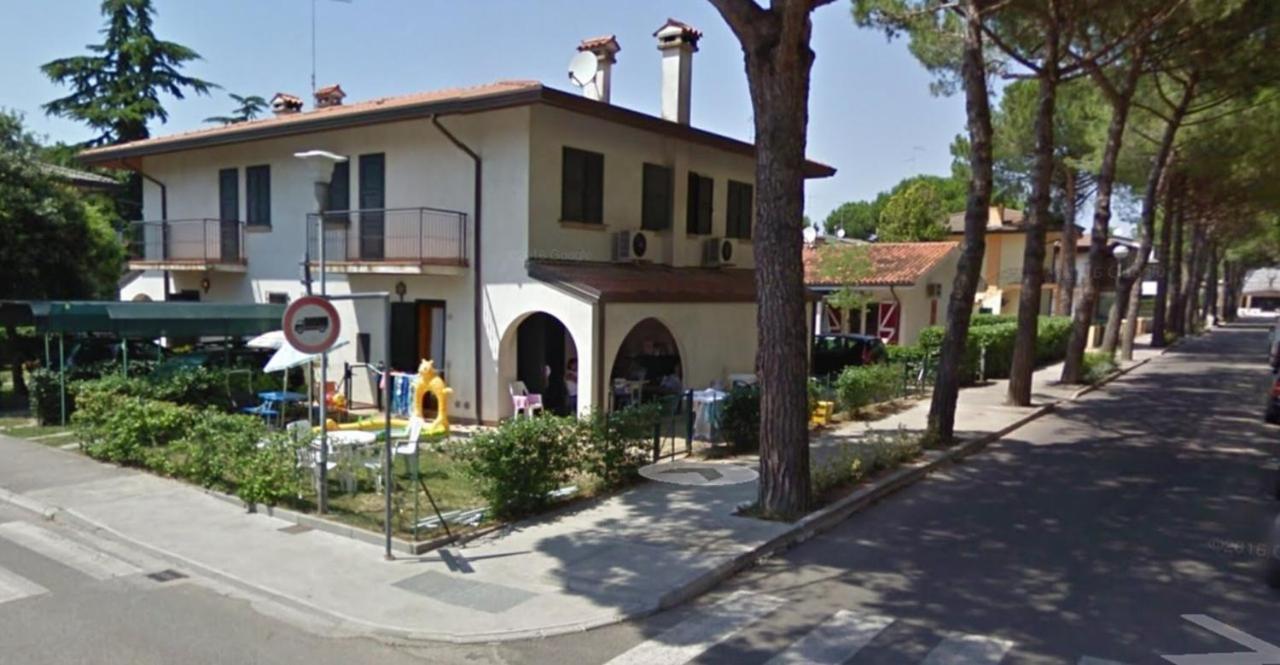 Amazing Villa With Private Garden In Bibione Luaran gambar