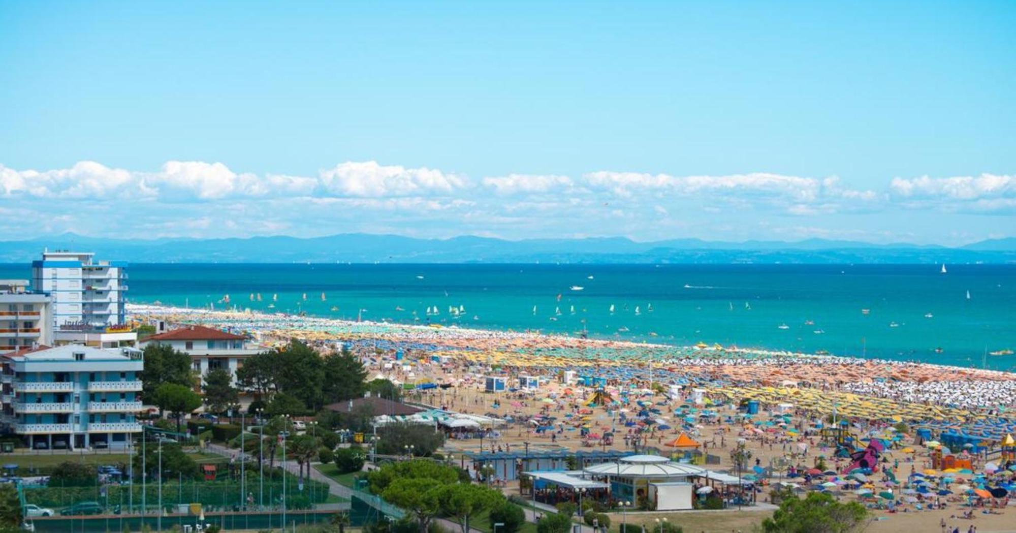 Amazing Villa With Private Garden In Bibione Luaran gambar