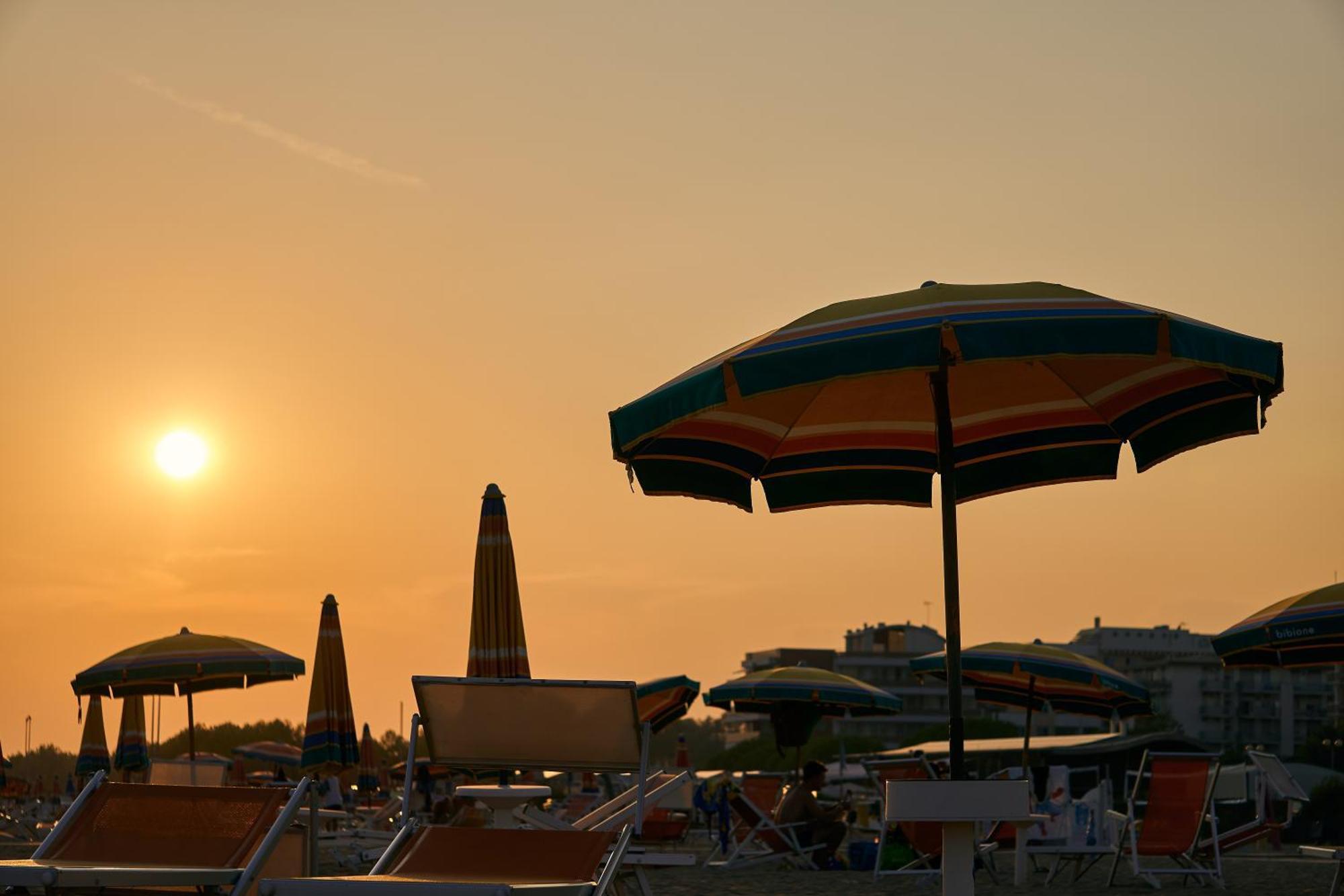 Amazing Villa With Private Garden In Bibione Luaran gambar