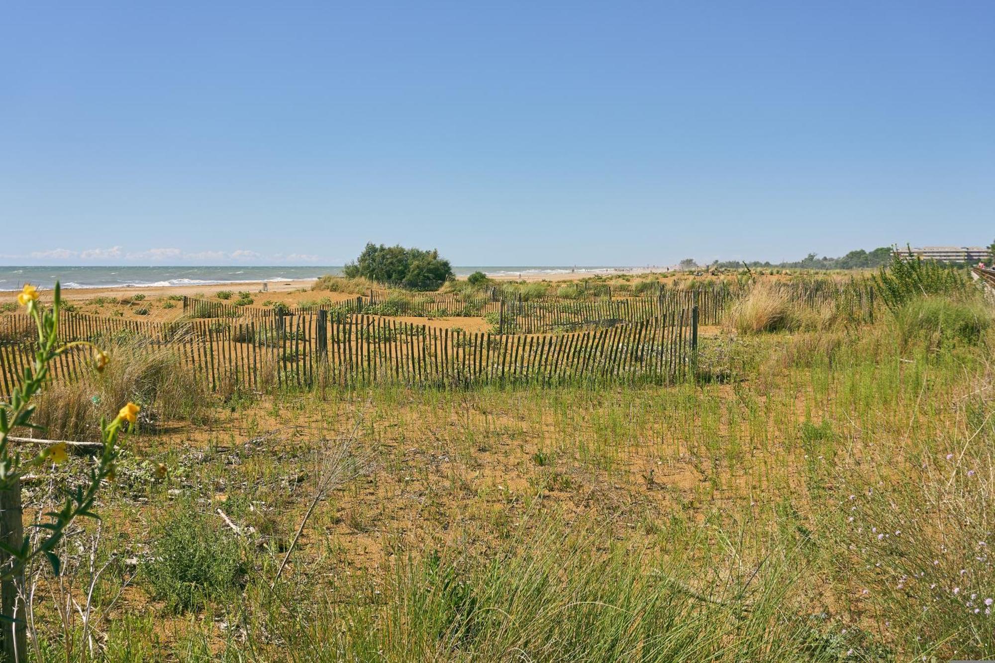 Amazing Villa With Private Garden In Bibione Luaran gambar